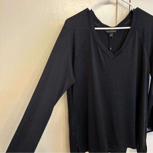 Banana Republic Black V Neck Sweater Women’s L - Picture 5 of 5
